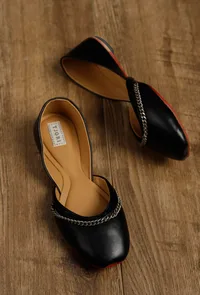 Sukhi Black Cruelty-Free Leather Jutti image 2