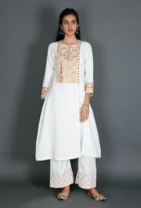 White Cotton Kurta With Floral Kantha Embroidery image 1