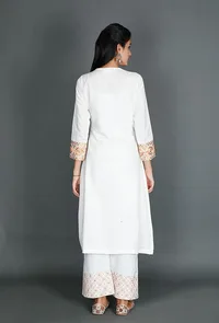 White Cotton Kurta With Floral Kantha Embroidery image 3