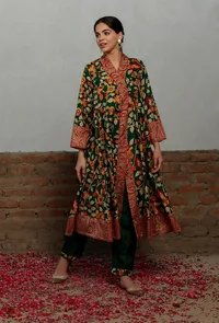 Set Of 2: Green Kalamkari Printed Overlap Flared Kurta Dress With Solid Green Chanderi Narrow Pants image 2