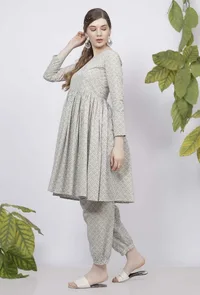 Set of 2: Sage Green Floral Hand-Block Printed Cotton Gathered Kurta With Handblock Printed Cotton Dhoti image 3