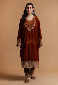 Set Of 3: Brown Red Kashmiri Tilla Embroidery Phiran With Pant and Dupatta-Free Size image 2