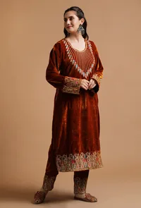 Set Of 3: Brown Red Kashmiri Tilla Embroidery Phiran With Pant and Dupatta-Free Size image 3