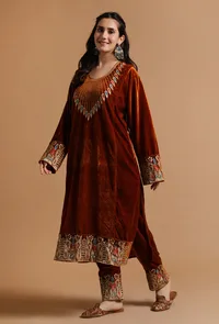 Set Of 3: Brown Red Kashmiri Tilla Embroidery Phiran With Pant and Dupatta-Free Size image 4