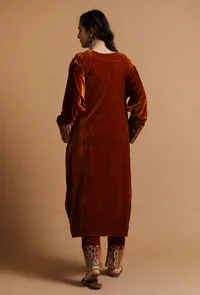 Set Of 3: Brown Red Kashmiri Tilla Embroidery Phiran With Pant and Dupatta-Free Size image 5