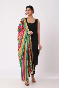 Green allover embriodred phoolkari dupatta image 2