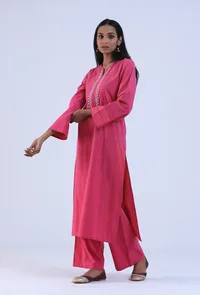 Set Of 2: Pink Cotton Kurta & Pant Set image 2