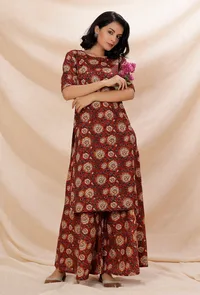 Set of 2: Rust Red Kalamkari Cotton Kurta With Flared Cotton Pants image 4