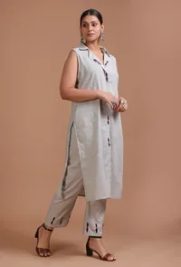 Set Of 2: Light Grey Cotton Solid Plain Kurta & Pant Set image 2
