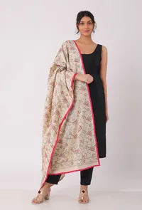 Kavya hand embroidered kantha silk dupatta image 1