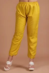 Set Of 3: Yellow Cotton Printed Kurta With Pant & Dupatta image 6