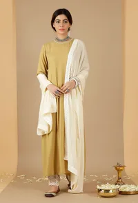 Set Of 3: Bandhani Embroidered Kurta, Dupatta & Straight Pants image 2