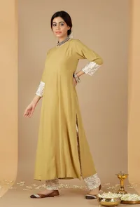 Set Of 3: Bandhani Embroidered Kurta, Dupatta & Straight Pants image 5