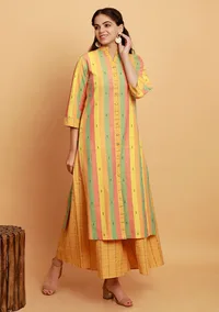 Set of 2:  Yellow Multicolor Straight  Kurta And Yellow Checked Flared Pants image 2