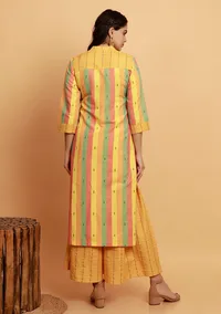 Set of 2:  Yellow Multicolor Straight  Kurta And Yellow Checked Flared Pants image 4