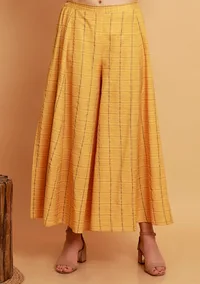 Set of 2:  Yellow Multicolor Straight  Kurta And Yellow Checked Flared Pants image 5