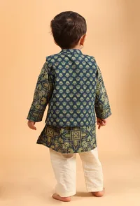 Set Of 3: Divit Indigo Cotton Kurta, Off White Pyjama & Indigo Print Jacket image 2