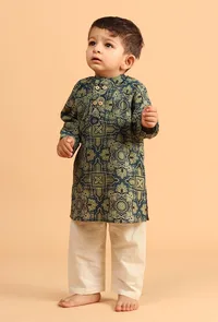 Set Of 3: Divit Indigo Cotton Kurta, Off White Pyjama & Indigo Print Jacket image 3