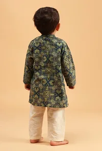 Set Of 3: Divit Indigo Cotton Kurta, Off White Pyjama & Indigo Print Jacket image 4