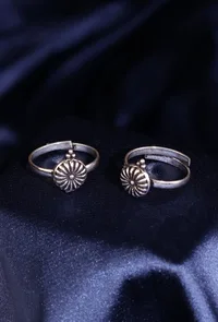 Hridaya German Silver Adjustable Toe Ring image 1