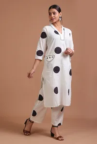 Set Of 2: White Cotton Solid Hand Embroidered Kurta & Pant Set image 2