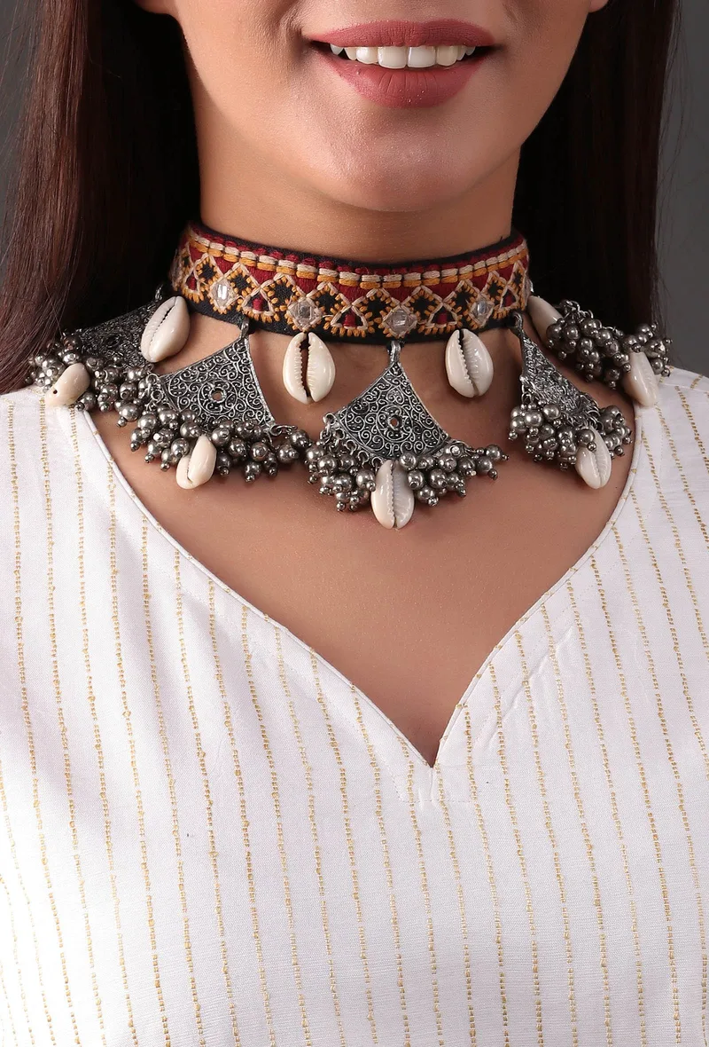 Tahira Silver Kutch Choker