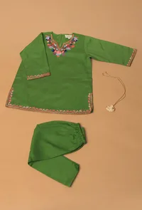 Green Pure Woollen Phiran set image 5