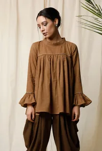 Set of 2: Khaki Cotton Gathered Top & Mehendi Dhoti Pants image 2