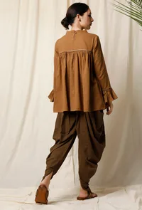 Set of 2: Khaki Cotton Gathered Top & Mehendi Dhoti Pants image 3