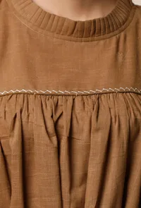 Set of 2: Khaki Cotton Gathered Top & Mehendi Dhoti Pants image 4