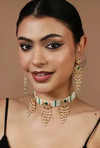 Noor-e-Zamrud Pearl Set image 1