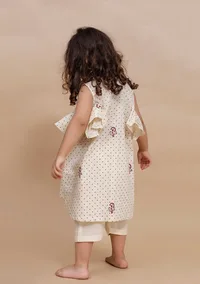 Set of 2: Beige Floral with dot Printed top and Beige Capri image 3