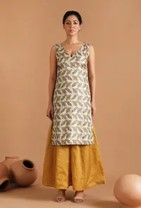 Set Of 2: Prisha Allover Kalamkari Straight Kurta Set image 1