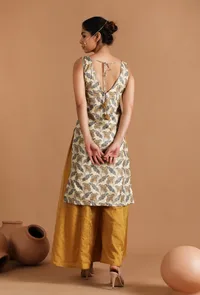 Set Of 2: Prisha Allover Kalamkari Straight Kurta Set image 2