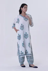 White Cotton Kurta With Blue Motif image 4