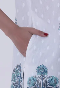 White Cotton Kurta With Blue Motif image 6