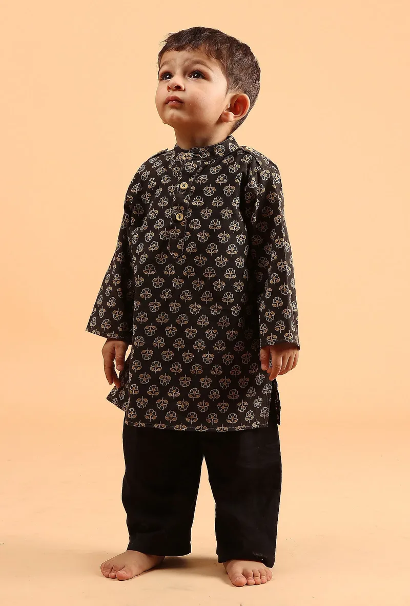 Set Of 2: Rodas Black Ajrakh Print Cotton Kurta & Black Pyjama