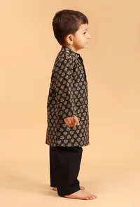 Set Of 2: Rodas Black Ajrakh Print Cotton Kurta & Black Pyjama image 2