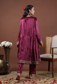 Mehreen Wine Velvet Phiran With Tilla Embroidery image 4
