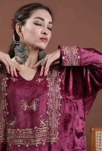 Mehreen Wine Velvet Phiran With Tilla Embroidery image 5
