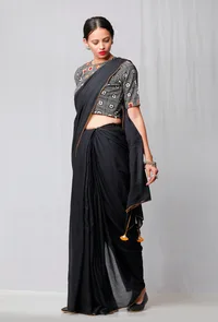 Set of 2: Black Plain Saree and Black Handblock Printed Blouse image 3