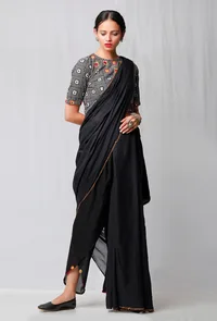 Set of 2: Black Plain Saree and Black Handblock Printed Blouse image 4