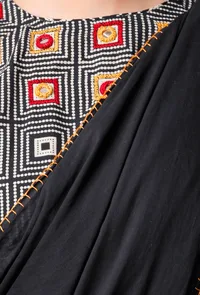 Set of 2: Black Plain Saree and Black Handblock Printed Blouse image 5