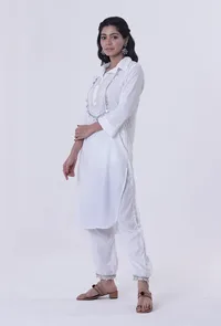 Set Of 2: White Lurex Kurta With Pant Set image 2