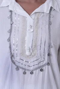 Set Of 2: White Lurex Kurta With Pant Set image 5