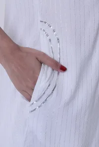 Set Of 2: White Lurex Kurta With Pant Set image 6