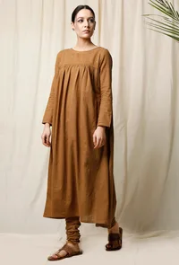 Set of 2: Khaki Gathered Kurta & Churidaar image 3