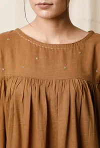 Set of 2: Khaki Gathered Kurta & Churidaar image 5