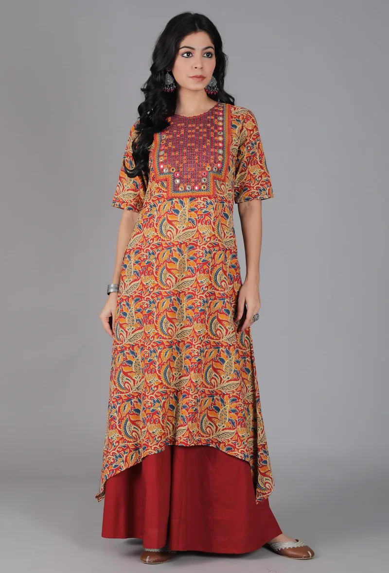 Set Of 2-Beige Kalamkari Embroidered Neck Assymetrical Kurta With Maroon Cotton Slub Flared Pants