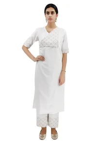 White Cotton Kurta With Off-White Kantha Embroidery image 2